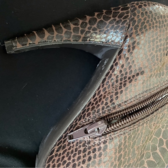 Snakeskin look brown booties - Picture 4 of 5